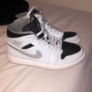 jordan 1 mid pure platinum metallic silver